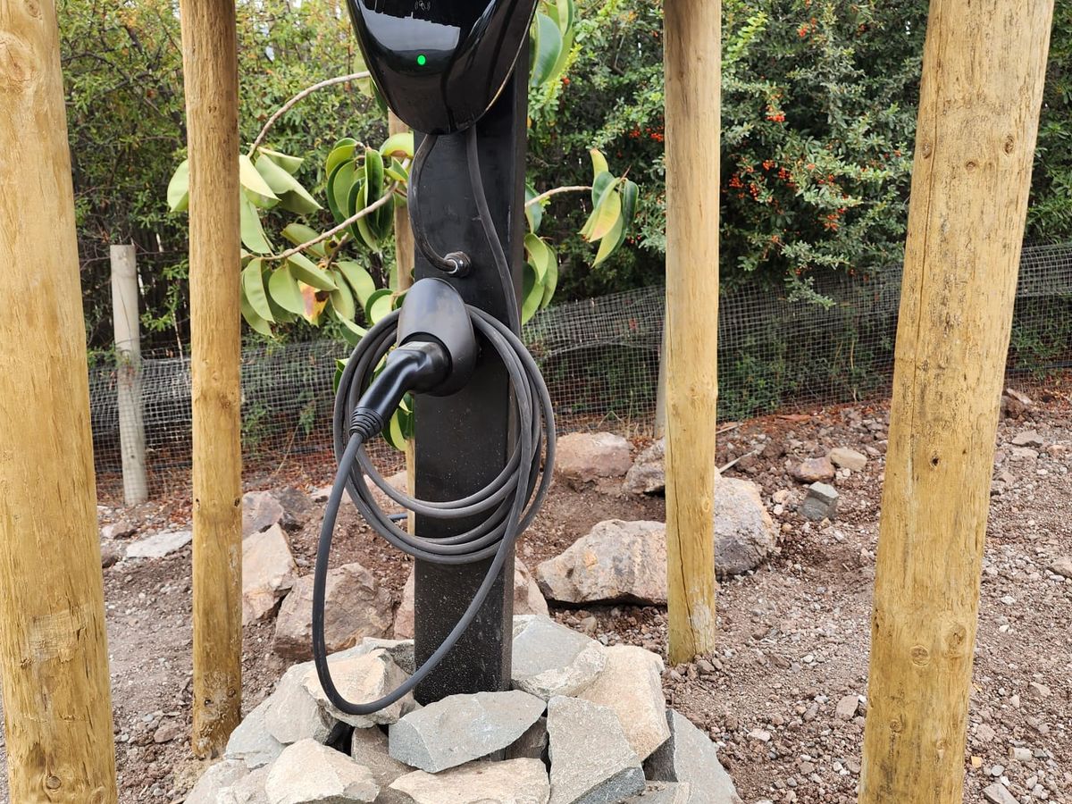Cargador BYD para auto eléctrico instalado en Colina