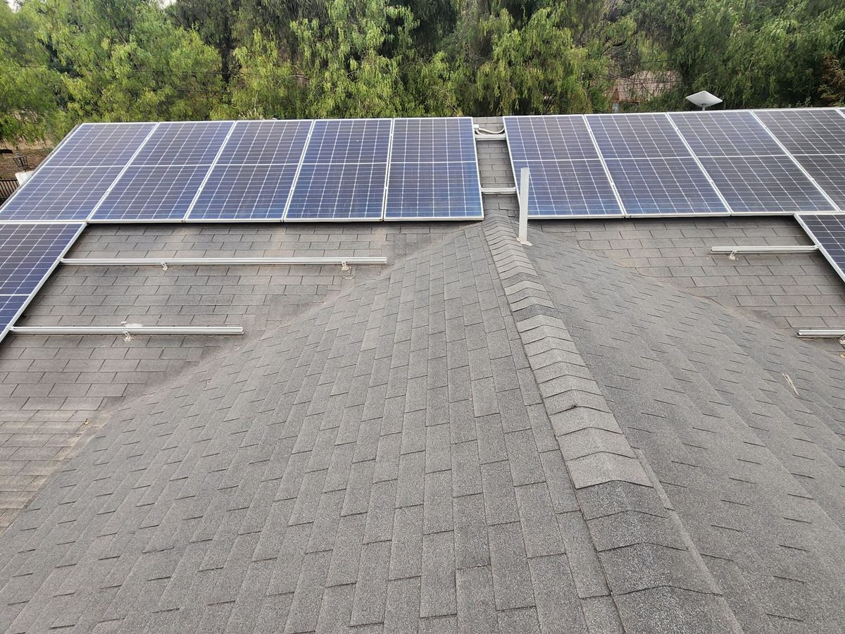 Arreglo fotovoltaico en techo de vivienda