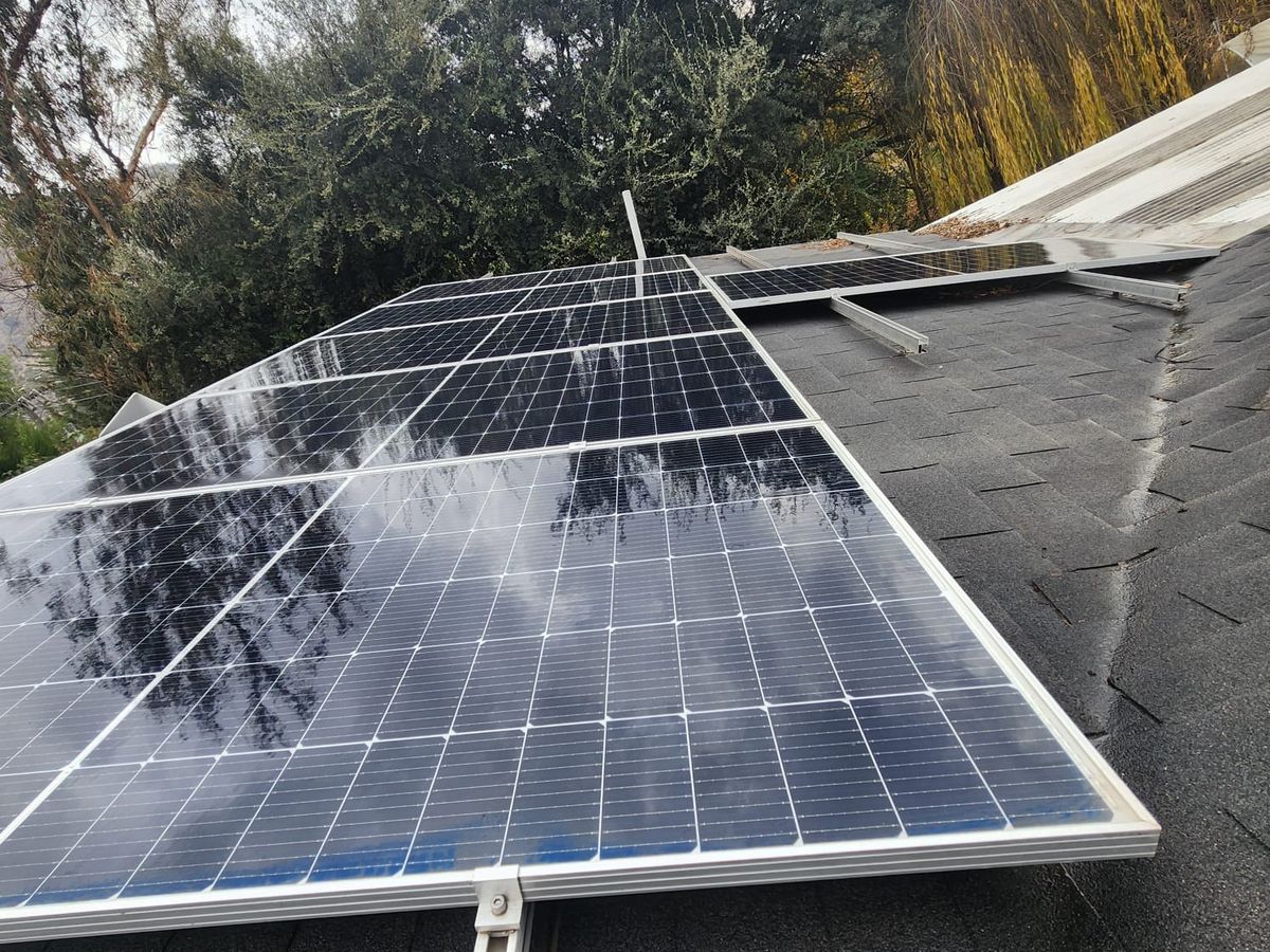 Detalle de paneles solares instalados