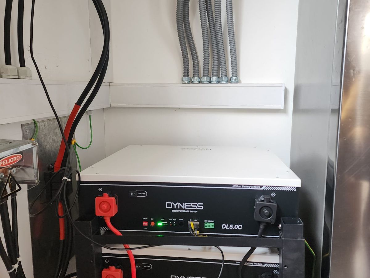 Baterías de litio Dyness en rack
