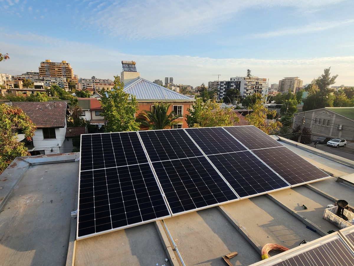 Planta solar on-grid en azotea en Providencia