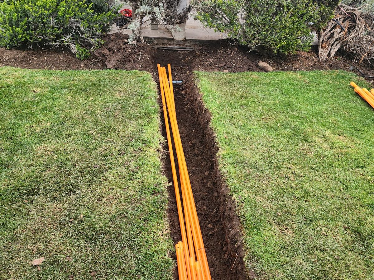 Canalización subterránea por jardín para sistema solar